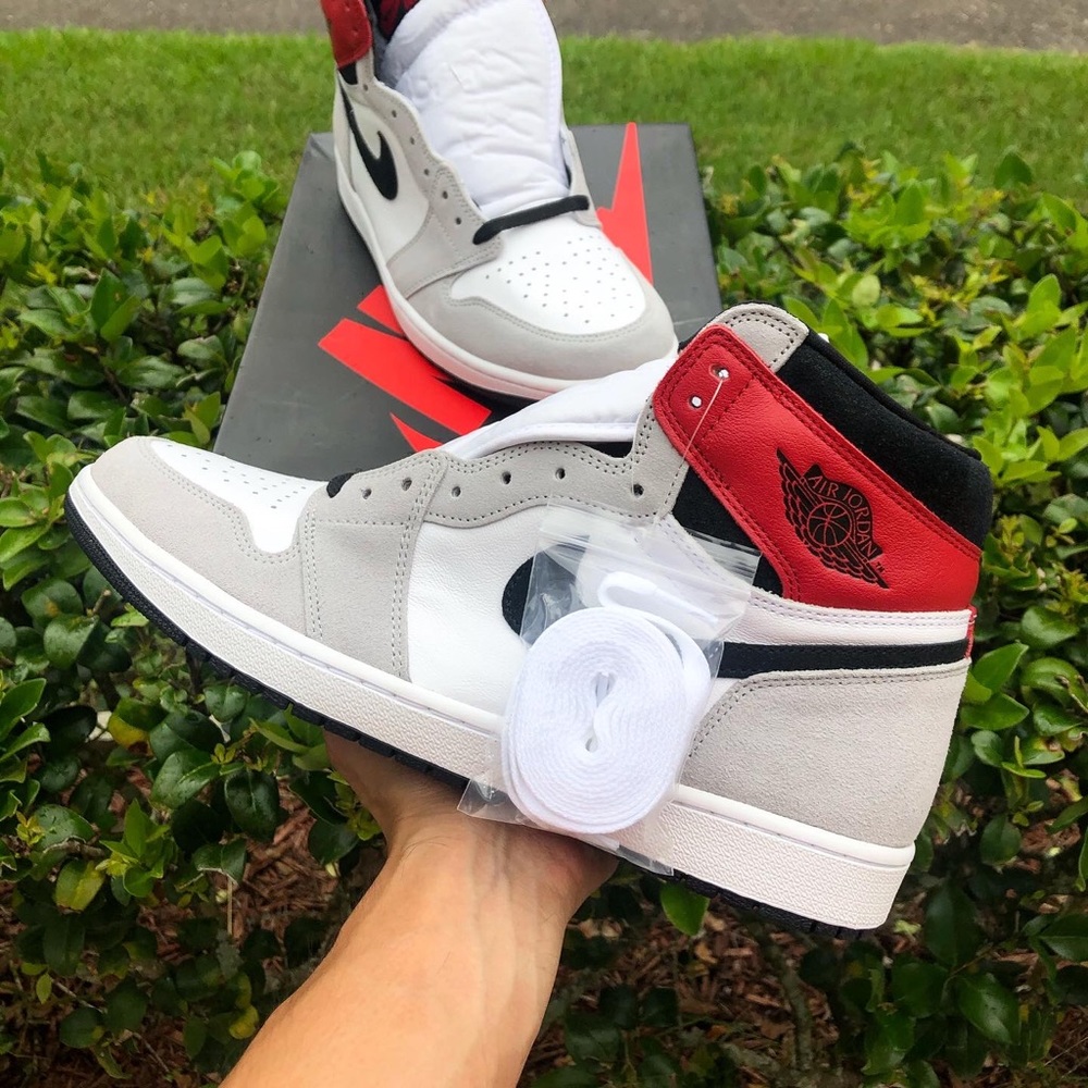 Nike Air Jordan 1 Retro High ‘Light Smoke Grey’ 10